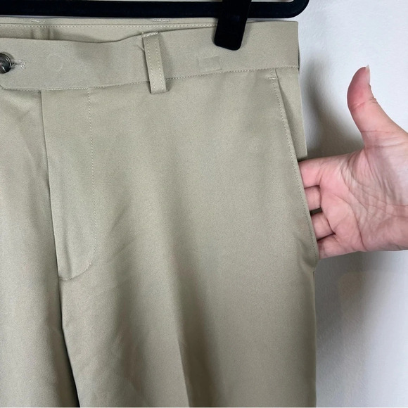 Izod Mens Golf Pants Khaki Beige Classic Fit Flat Front Chino Business 32x32 NWT - Picture 4 of 11